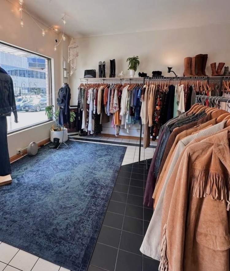 Pse blerja e veshjeve vintage mbetet popullore?