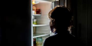 E dinit? Këto gabime  në darkë po ju prishin gjumin