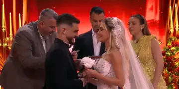 DJ Gimbo dhe Selin Bollati kurorëzojnë dashurinë në Big Brother VIP, ndërpritet ceremonia nga Rogerti!