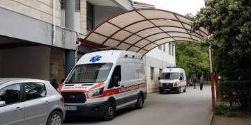 E rëndë në Korçë/ Foshnja 2-muajshe në gjendje të rëndë, dyshohet nga kequshqyerja