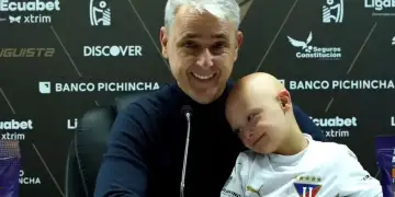 Trajneri brazilian shfaqet në konferencë me të birin me sindromën Down