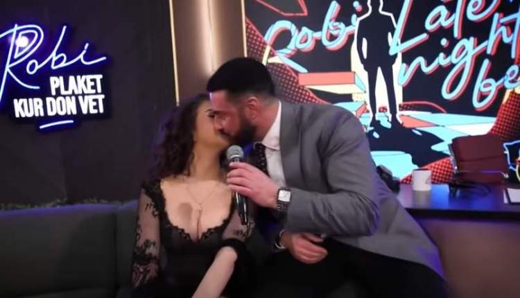 E papritur, Robert Berisha puth në buzë Vivien Thanon