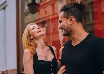 Sa rëndësi ka gjatësia? Si ndikon në marrëdhënie dhe në të ardhura