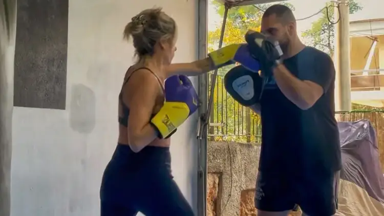 Kickboksi: Si e ndryshon trupin dhe mendjen