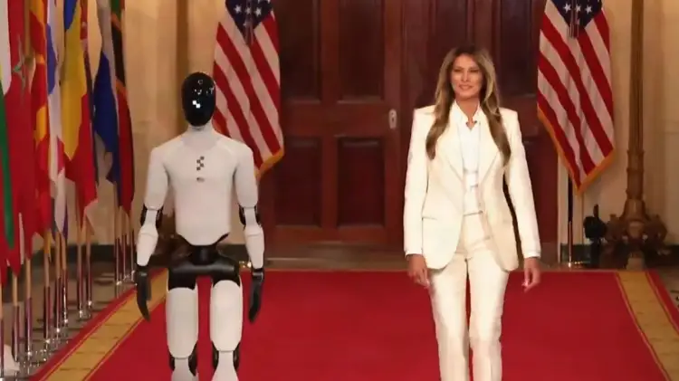 Roboti humanoid vodhi shfaqjen në Shtëpinë e Bardhë: Surpriza e Melanias në konferencën mbi inteligjencën artificiale në arsim