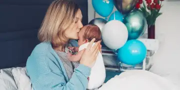 Lindje në shtëpi apo lindje në spital? Çfarë tregon një studim i 350,000 lindjeve për rreziqet