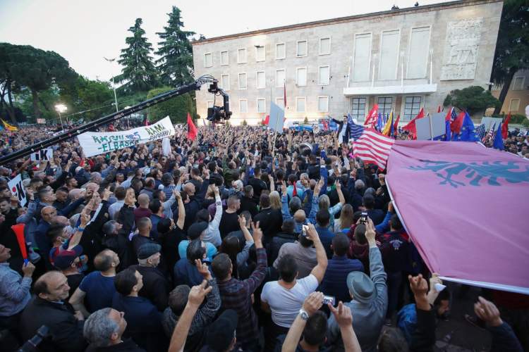 Protesta e opozitës përpara Kryeministrisë/ Policia njofton masat, ja rrugët që do të bllokohen