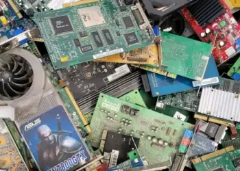 “Ne nuk jemi një deponi”: Tajlanda i kthen Amerikës 284 ton mbeturina elektronike!