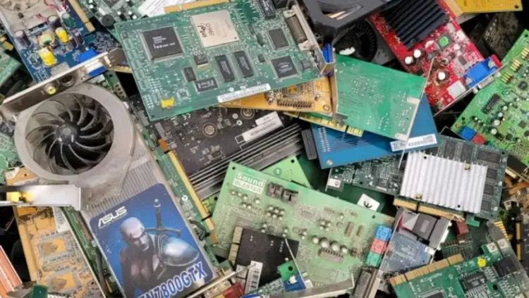 “Ne nuk jemi një deponi”: Tajlanda i kthen Amerikës 284 ton mbeturina elektronike!