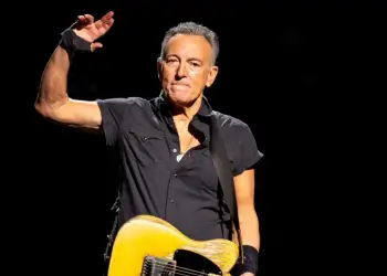 Reagime ndaj biletave të shtrenjta për turneun e Bruce Springsteen: Po mbroni demokracinë me rregulla të tregut të lirë