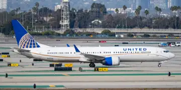 Momente paniku në ajër: fluturimi me 256 pasagjerë bën ulje emergjente pas zjarrit në motor