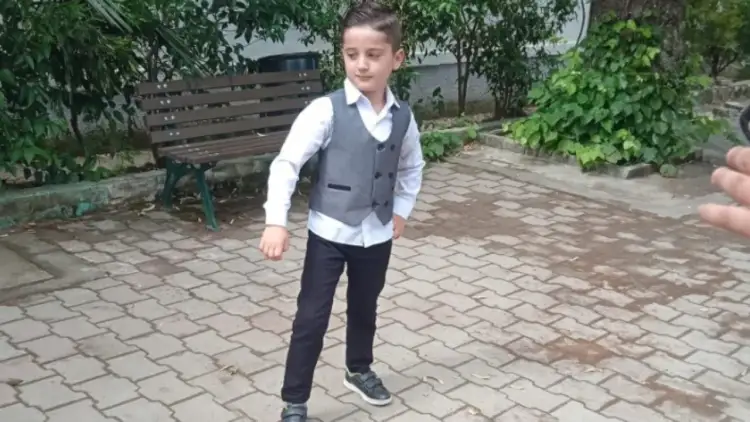 Flet për herë të parë nëna e 11-vjeçarit të humbur: Nuk e di si përfundoi atje, e kisha ‘dënuar’ që s’do i jepja lekë për bukë