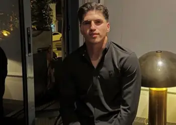 E rëndë në Turqi/ Po pajtonte reperin me të dashurën, futbollisti 21-vjeçar viktimë e një sulmi me armë zjarri