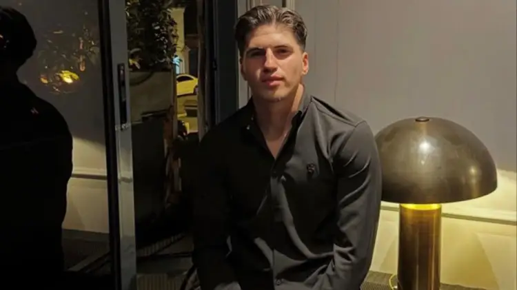 E rëndë në Turqi/ Po pajtonte reperin me të dashurën, futbollisti 21-vjeçar viktimë e një sulmi me armë zjarri