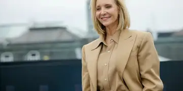 Pasuria neto e Lisa Kudrow: Sa fiton ikona e serialit “Friends” sot