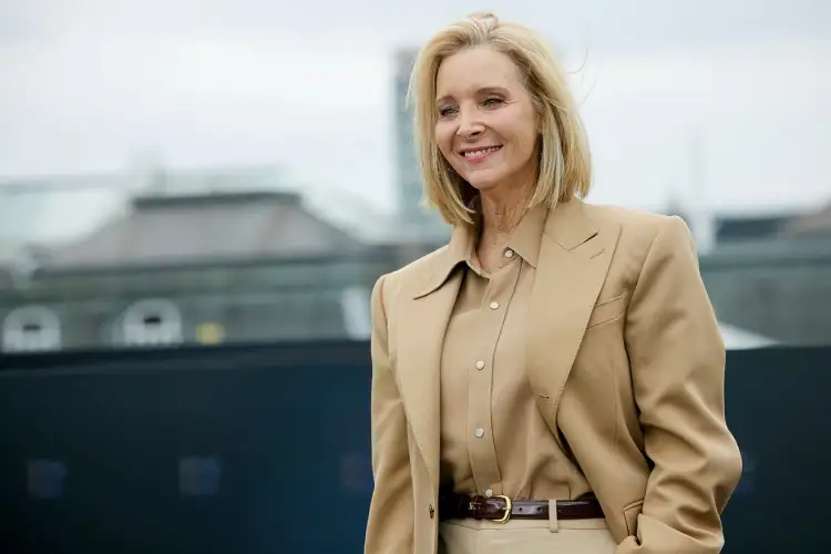 Pasuria neto e Lisa Kudrow: Sa fiton ikona e serialit “Friends” sot