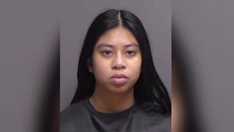 “Medea” moderne në Florida/ Studentja lind në një tualet, e mbyt foshnjën e saj në legen