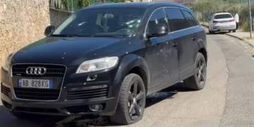 Atentat në Lezhë, qëllohet me breshëri plumbash drejt një ‘AUDI Q7’, vriten burrë e grua