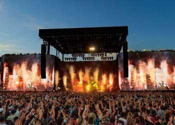 Panik në Coachella, shembet struktura, një grua mbetet e plagosur