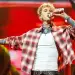Machine Gun Kelly flet hapur për mënyrën se si akuza për drogë ende ndikon në jetën e tij