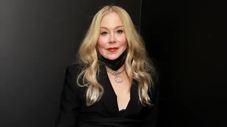 Christina Applegate në spital pas komplikimeve me sklerozën multiple, përkeqësohet gjendja shëndetësore