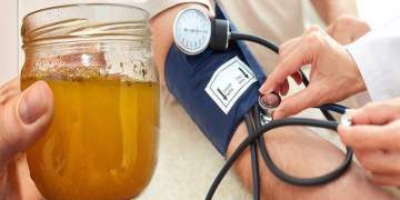 Jo vetëm ushqimi: pijet që duhen shmangur me medikamentet e tensionit