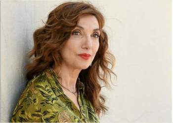 Mimoza Ahmeti hap zemrën: Mamin e humba para dy vitesh, nuk e përcolla dot