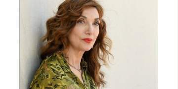 Mimoza Ahmeti hap zemrën: Mamin e humba para dy vitesh, nuk e përcolla dot