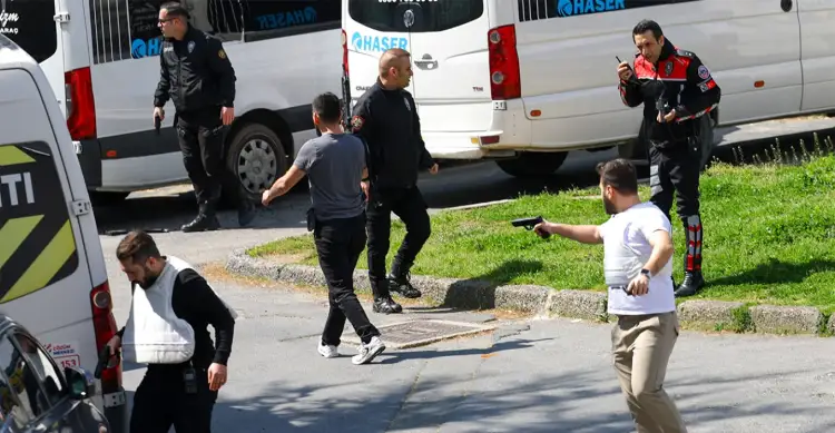 Të shtëna me armë pranë konsullatës izraelite në Stamboll, disa të plagosur