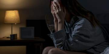 Zgjoheni të lodhur edhe pas një gjumi të gjatë? Ja pse ndodh