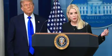 Presidenti Trump shkarkon Prokuroren e Përgjithshme Pam Bondi pas polemikave mbi dosjet Epstein