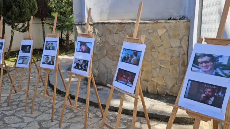 Ndarja nga jeta e Ilir Shkurtit, përcillet për në banesë të fundit legjenda e skenës