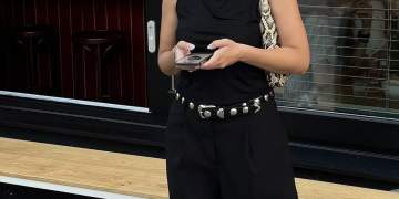 Jona Spahiu ironizon shikueshmërinë e fotos së Mateos dhe Brikenës: A po jetojmë në simulim?