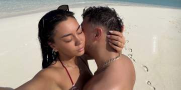 Dj Geek s’fshihet më! Ndan foto romantike me partneren nga pushimet