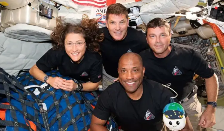 Astronautët e Artemis II rikthehen në Tokë, nisin fazën e rikuperimit