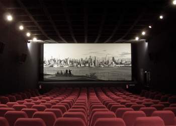 Studimi: të rinjtë po shkojnë më shpesh në kinema se brezat e tjerë