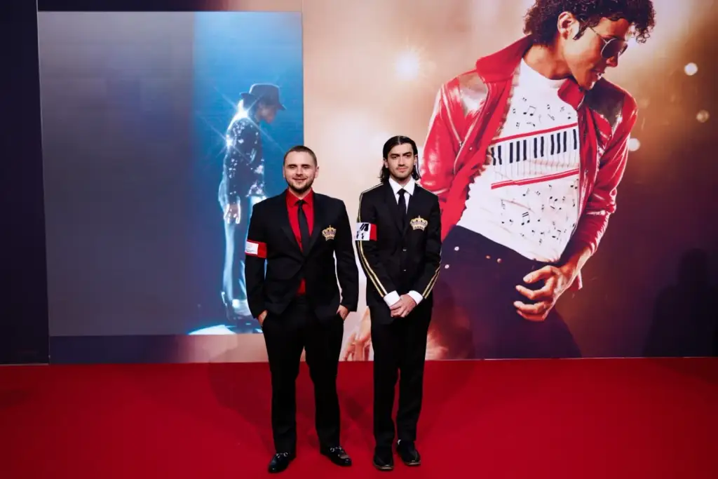 Djemtë e Michael Jackson shfaqen në publik në Berlin pas një kohe të gjatë