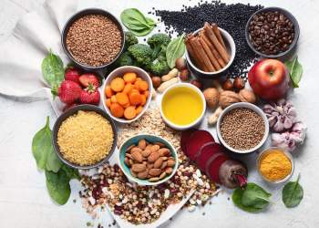 Ushqimet që stabilizojnë sheqerin në gjak dhe ato që duhen shmangur