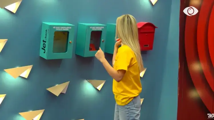 Selin thyen kutinë e fundit të emergjencës, çfarë fshihej në të?