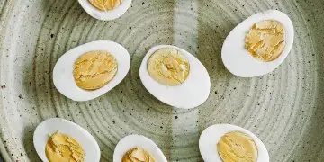 A janë të sigurta vezët me të verdhë jeshile? Ja çfarë thonë ekspertët