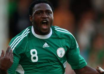 Tronditje në futboll: ish-sulmuesi i kombëtares së Nigerisë ndërron jetë gjatë ndeshjes