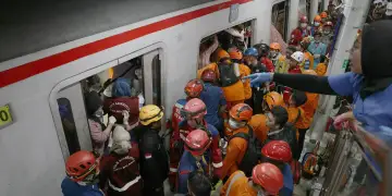 Tragjedi në Indonezi: Përplasja e trenit lë të paktën 15 të vdekur