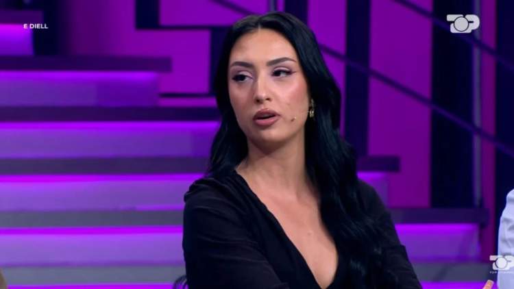 Ndahen Ina dhe Keijsi, Stelina reagon për herë të parë