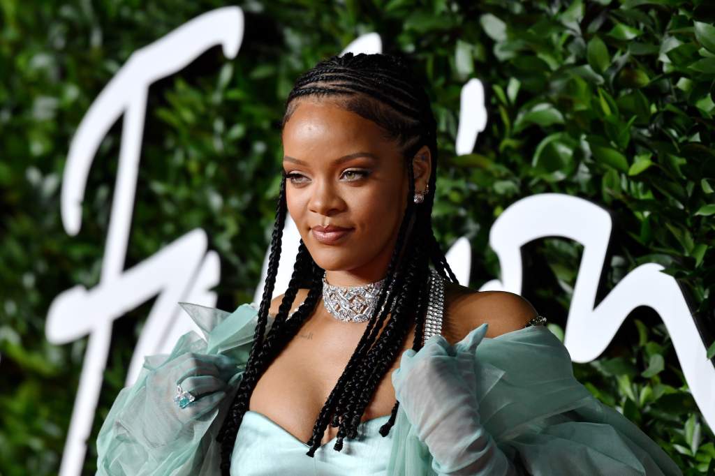 Historia prekëse e mësueses që i bleu këpucë Rihanna-s dhe gjesti i saj vite më vonë…