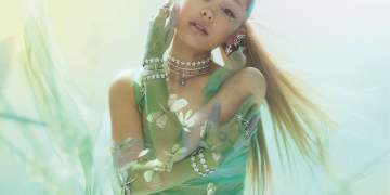 Shndërrohu në një YLL: Koleksioni Swarovski x Ariana Grande