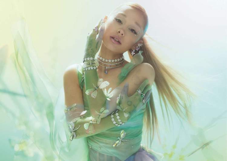 Shndërrohu në një YLL: Koleksioni Swarovski x Ariana Grande