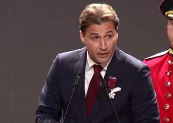 Lorik Cana dekorohet me titullin “Kalorës i urdhrit të Skënderbeut”