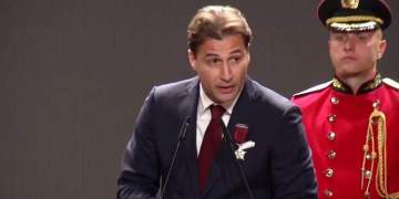 Lorik Cana dekorohet me titullin “Kalorës i urdhrit të Skënderbeut”