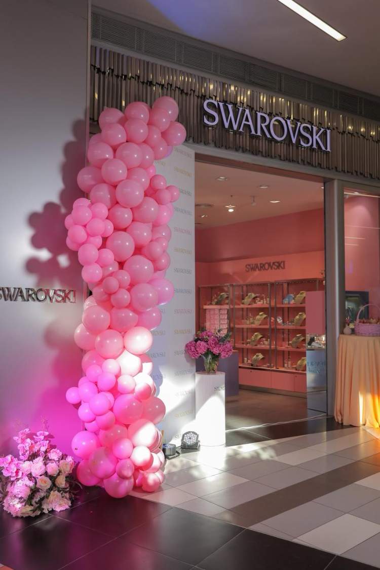 Kur kristalet flasin vetë: Swarovski prezantoi Wondercolor në një mbrëmje plot stil në TEG