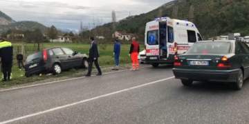 Përplasen 2 automjete në Rrugën e Kombit, 2 të vdekur dhe 5 të plagosur